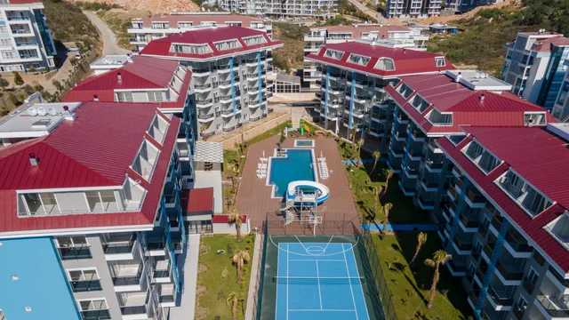 4-Sobni Stan na Prodaju u Kestelu, Alanya s Bazenom, Blizu Mora