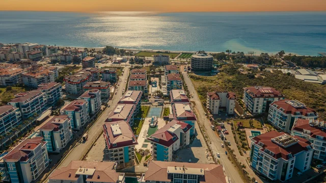 4-Sobni Stan na Prodaju u Kestelu, Alanya s Bazenom, Blizu Mora