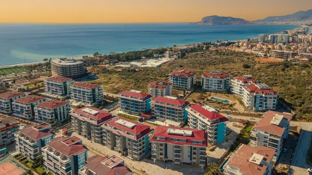 4-Sobni Stan na Prodaju u Kestelu, Alanya s Bazenom, Blizu Mora