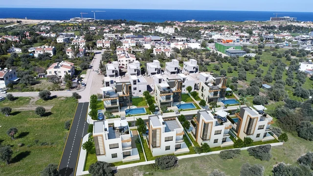 Rustige luxe: villa's met zeezicht in Catalkoy