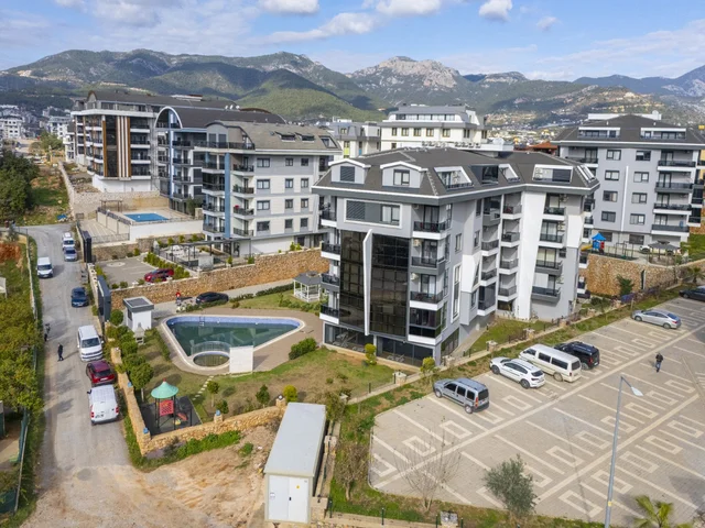 Gemeubileerd 1+1 appartement te koop in Oba, Alanya